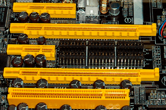 Що таке PCI Express і чому кількість ліній важлива?