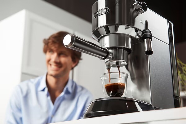 Кофеварка Delonghi EC 685 M Dedica