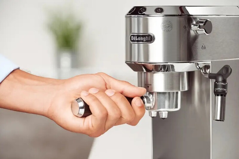 Кофеварка Delonghi EC 685 M Dedica