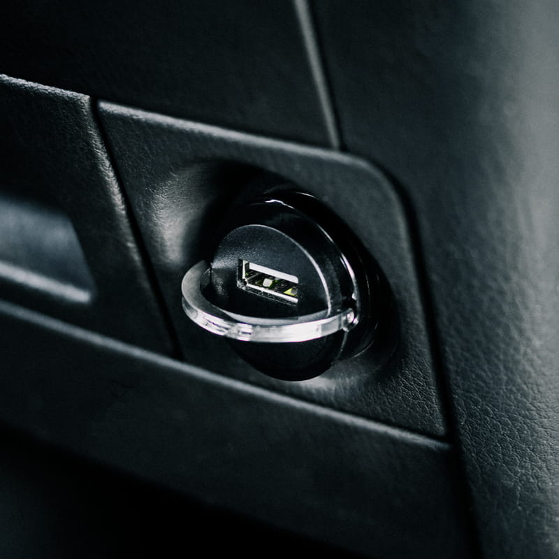 Автомобільний зарядний пристрій Strax Car Charger 2.4A Single USB-A Black (4029948595757) Bulk