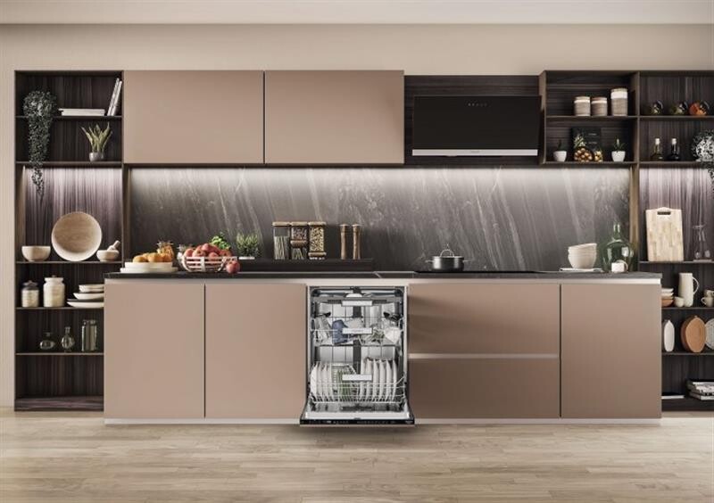 Вбудована посудомийна машина Hotpoint-Ariston HM7 42 L