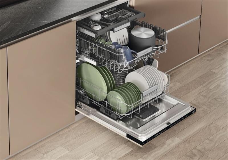 Вбудована посудомийна машина Hotpoint-Ariston HM7 42 L