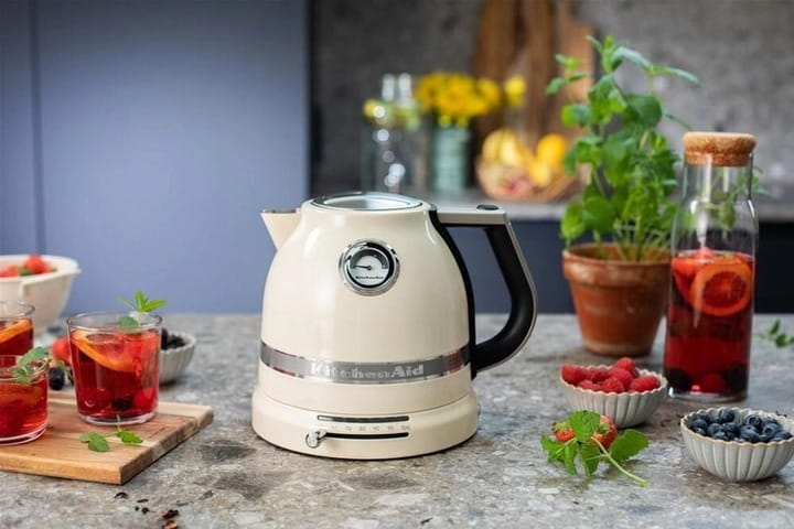 Электрочайник KitchenAid Artisan 5KEK1522EAC Creamy