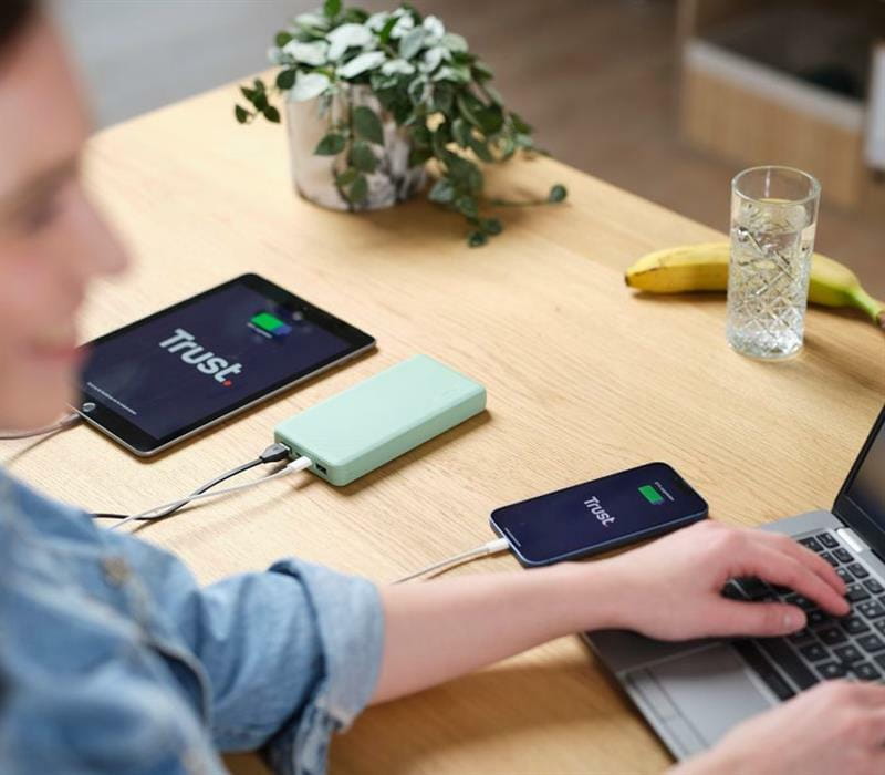 Универсальная мобильная батарея Trust Primo Eco 20000mAh Green (25027)
