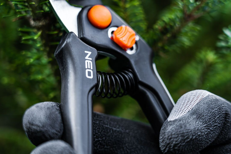 Секатор NEO Tools 185 мм (15-200)