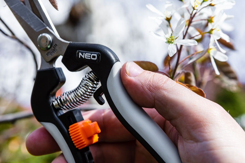 Секатор NEO Tools 185 мм (15-207)
