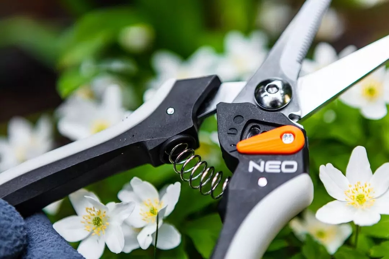 Секатор NEO Tools 210 мм (15-208)