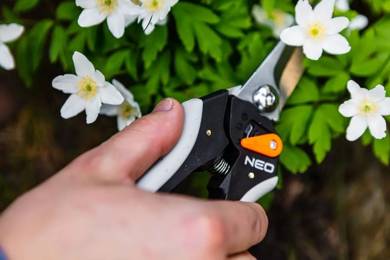 Секатор NEO Tools 210 мм (15-208)