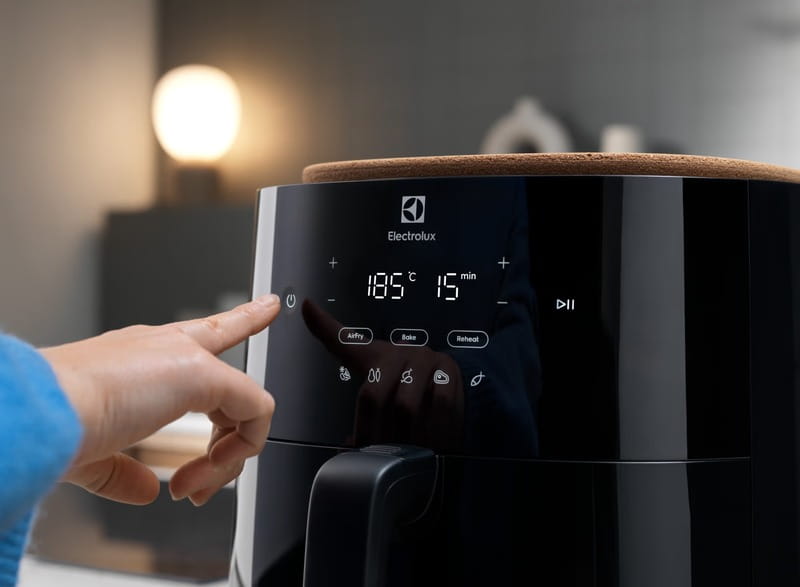 Мультипечь Electrolux 700 Air Fryer EAF7B