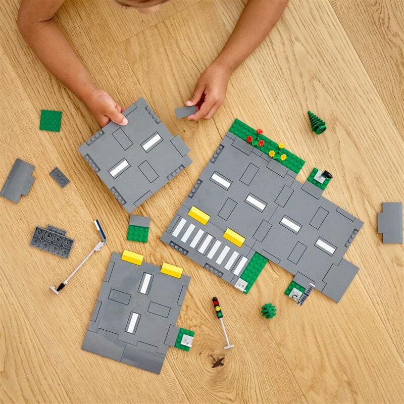 Конструктор LEGO City Town Дорожні плити (60304)