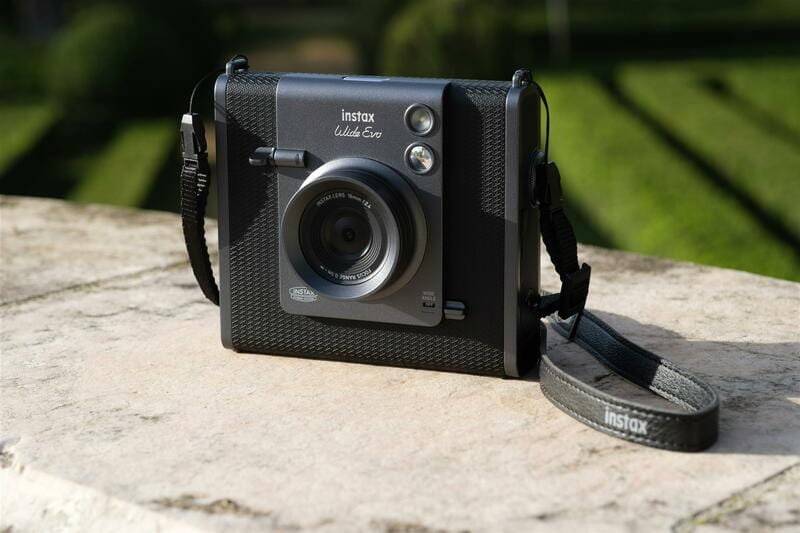 Камера моментального друку Fujifilm Instax Wide Evo Black (16840933)