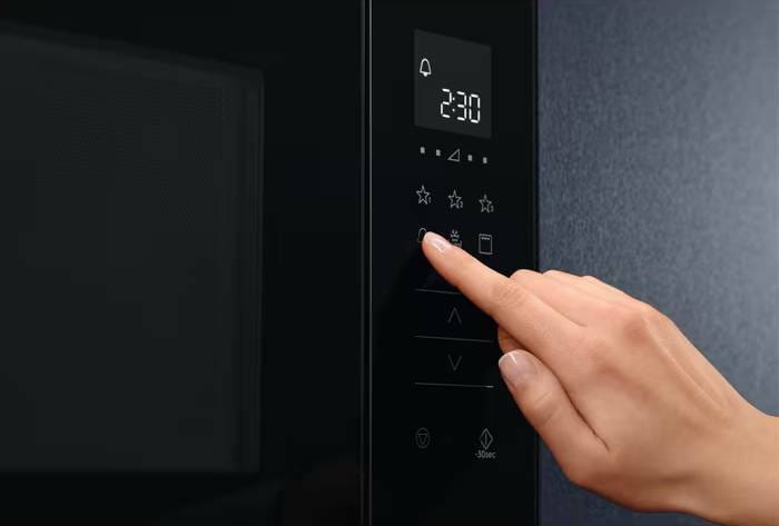 Вбудована мікрохвильова піч Electrolux LMS2203EMK