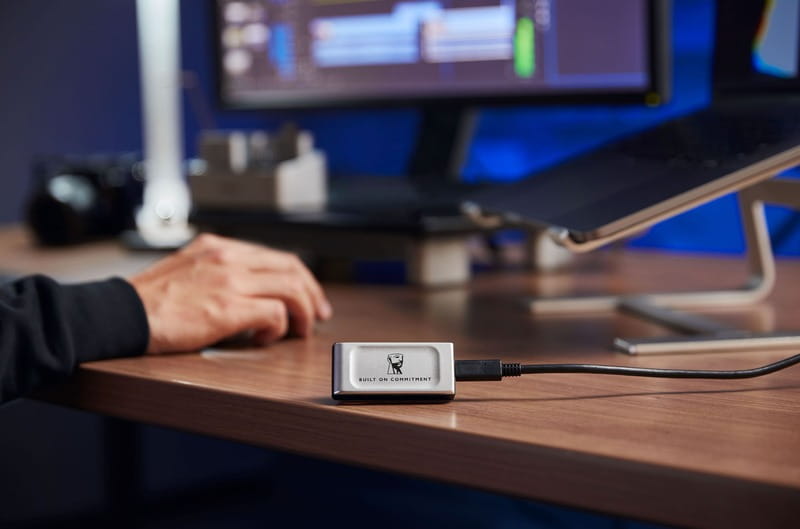 Накопичувач зовнішній SSD Portable 4ТB Kingston XS2000 BoC Silver (SXS2000/4000GA)