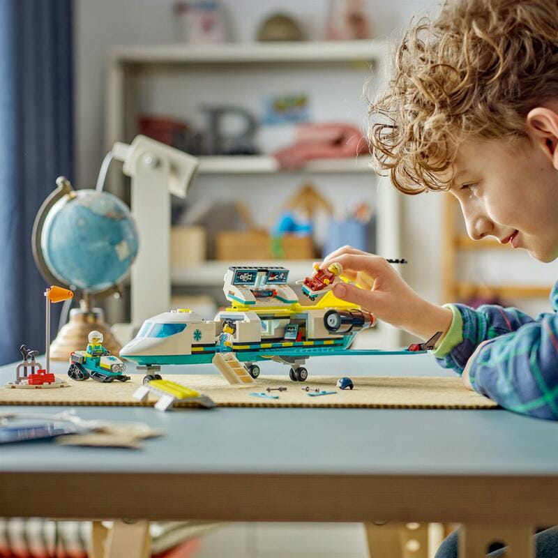 Конструктор LEGO City Літак швидкої медичної допомоги (60465)