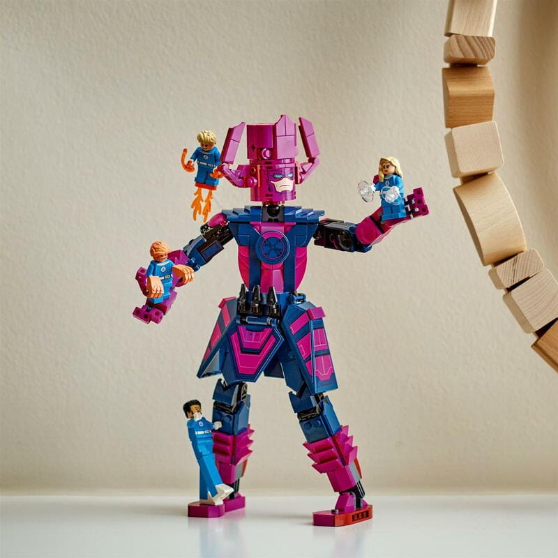Конструктор LEGO Super Heroes Фантастична четвірка проти Ґалактуса: фігурка для складання (76316)