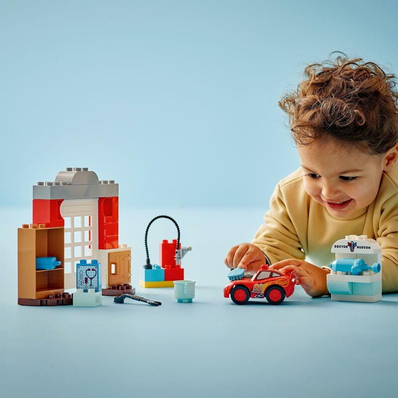 Конструктор LEGO Duplo Disney Визит МакКуина в гараж Дока (10456)