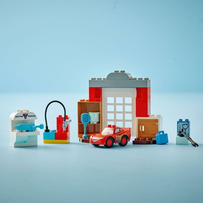 Конструктор LEGO Duplo Disney Визит МакКуина в гараж Дока (10456)