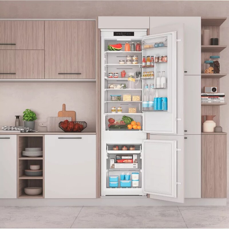 Вбудований холодильник Indesit INC20T321EU