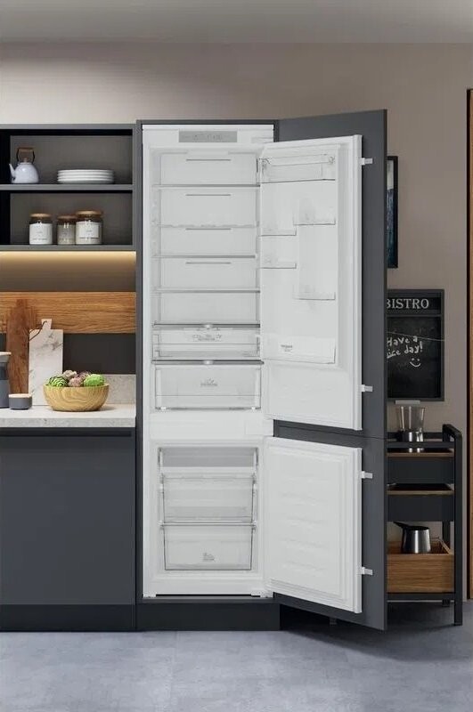 Встраиваемый холодильник Hotpoint-Ariston HAC20T321