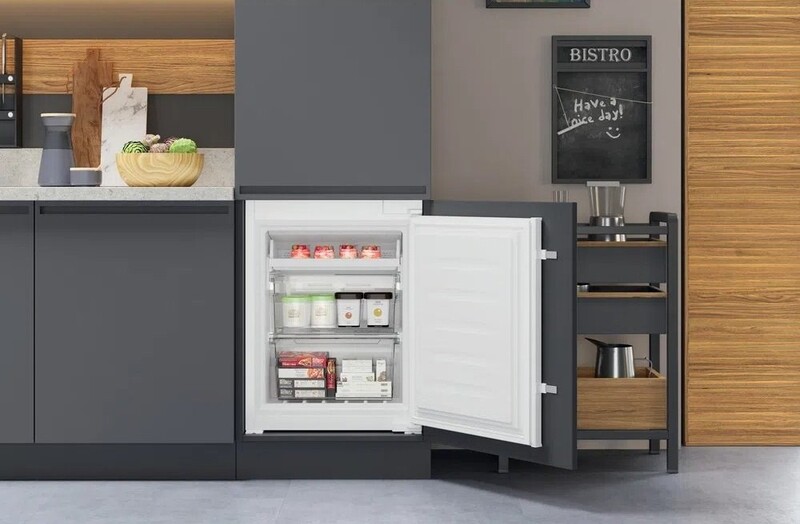 Встраиваемый холодильник Hotpoint-Ariston HAC20T321