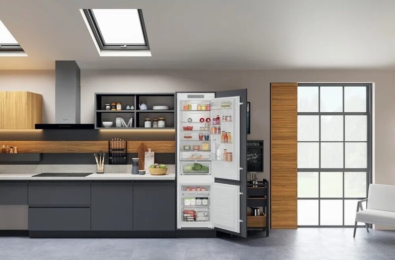 Встраиваемый холодильник Hotpoint-Ariston HAC20T321