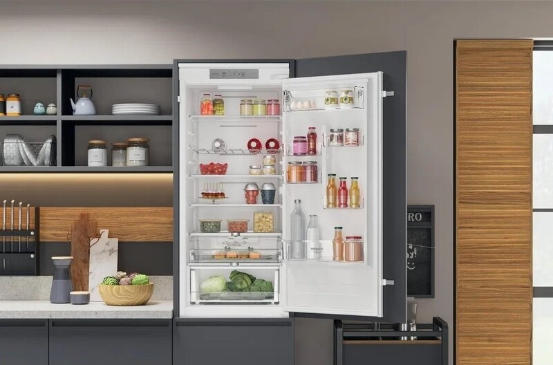 Встраиваемый холодильник Hotpoint-Ariston HAC20T321