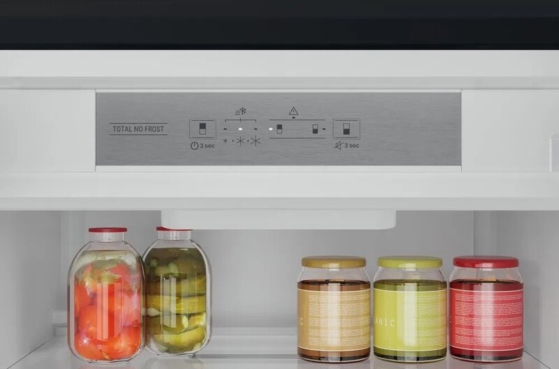 Встраиваемый холодильник Hotpoint-Ariston HAC20T321
