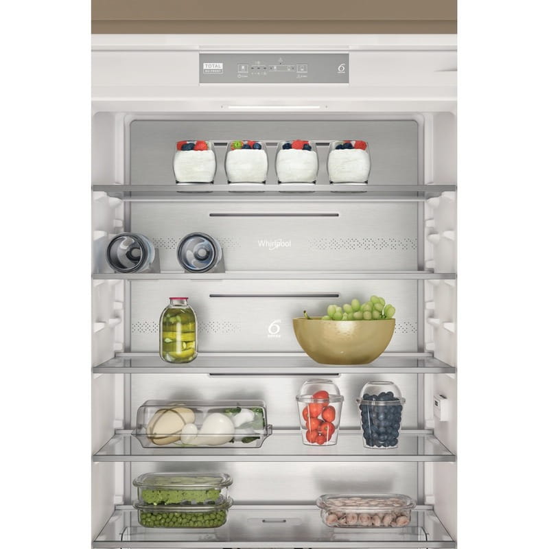 Встраиваемый холодильник Whirlpool WHSP70T121