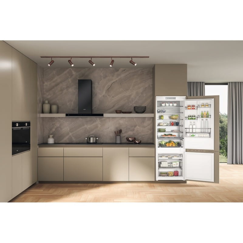 Встраиваемый холодильник Whirlpool WHSP70T121