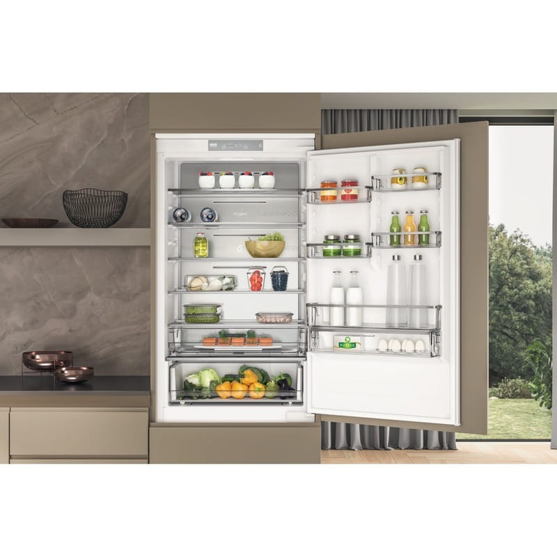 Встраиваемый холодильник Whirlpool WHSP70T121