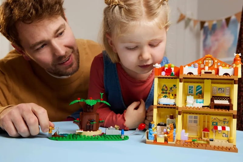 Конструктор LEGO Bluey Родинний дім Блуї (11203)