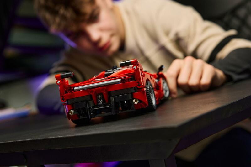 Конструктор LEGO Technic Ferrari FXX K (42212)