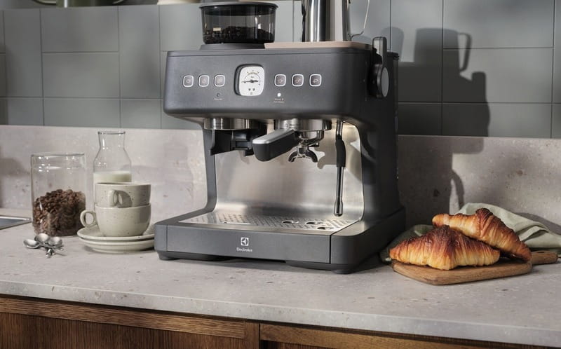 Кавоварка ріжкова Electrolux E8EC1-8BP