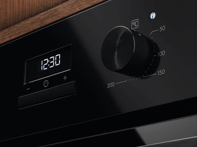 Духова шафа Electrolux LOH3H00BK