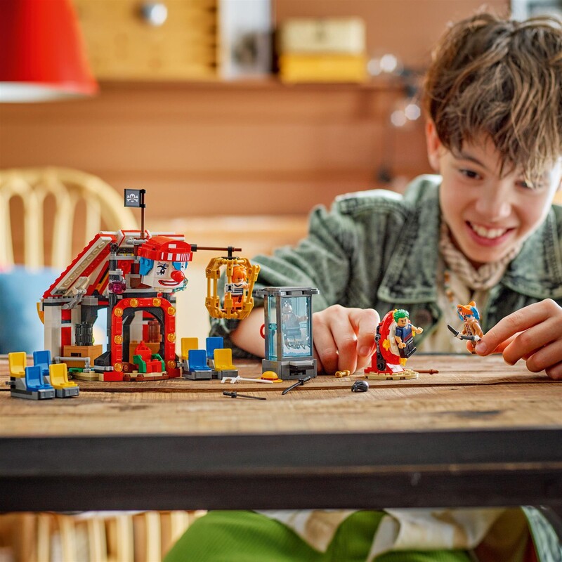 Конструктор LEGO One Piece Цирковая палатка клоуна Багги (75637)