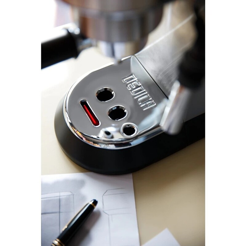 Кавоварка ріжкова Delonghi EC 685.BK Dedica