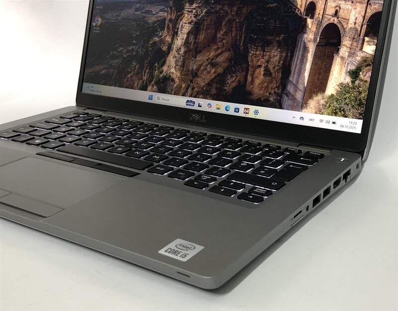 Ноутбук Dell Latitude 5411 / 14" (1366x768) / i5-10400H / 8GB / 256GB SSD / Win11Pro / Backlight - Б/в
