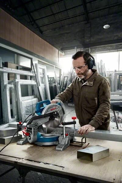 Пила Bosch Professional GCM 216 (0.601.B33.000)
