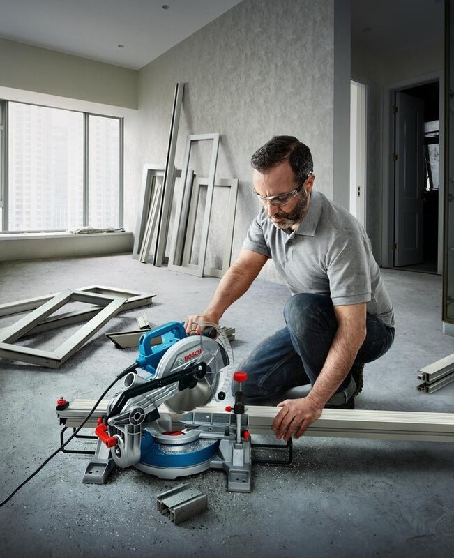 Пила Bosch Professional GCM 216 (0.601.B33.000)