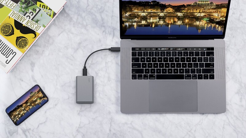 Накопичувач зовнiшнiй SSD 1TB LaCie Mobile Secure (STKH1000800)