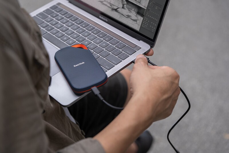 Накопичувач зовнiшнiй SSD 2TB SanDisk Extreme Pro (SDSSDE82-2T00-G25)