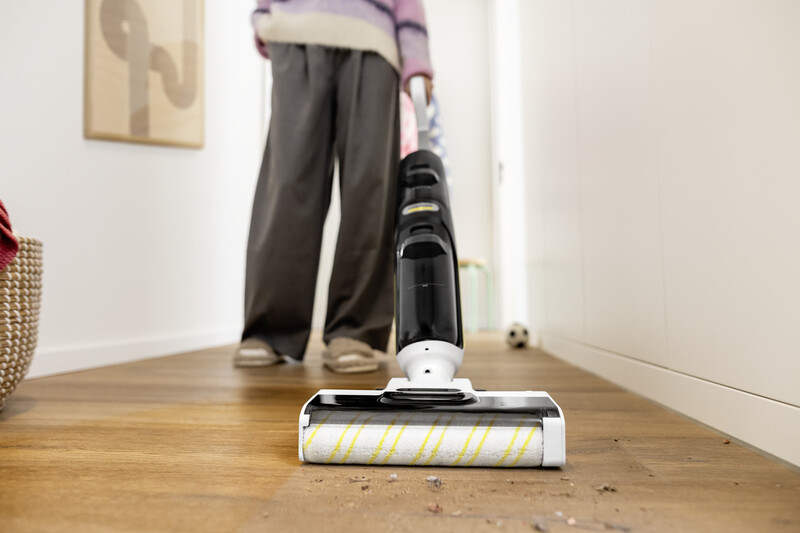 Акумуляторний миючий пилосос Karcher FCV 4 Dry Extra (1.056-136.0)