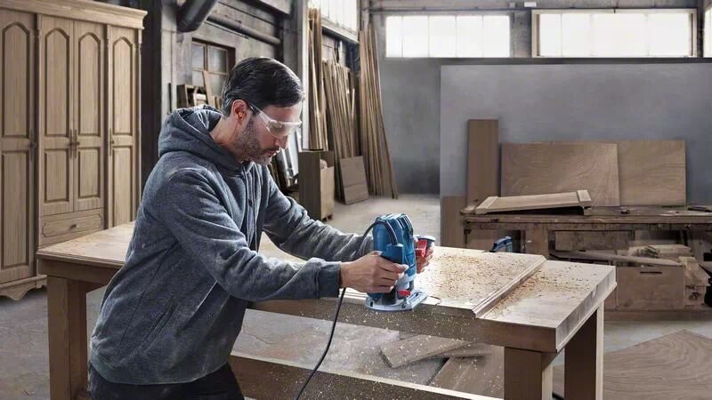 Фрезер Bosch Professional GOF 130 (0.601.6B7.000)