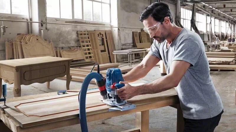 Фрезер Bosch Professional GOF 130 (0.601.6B7.000)