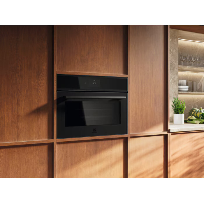 Вбудована мікрохвильова піч Electrolux EVM9E2XT