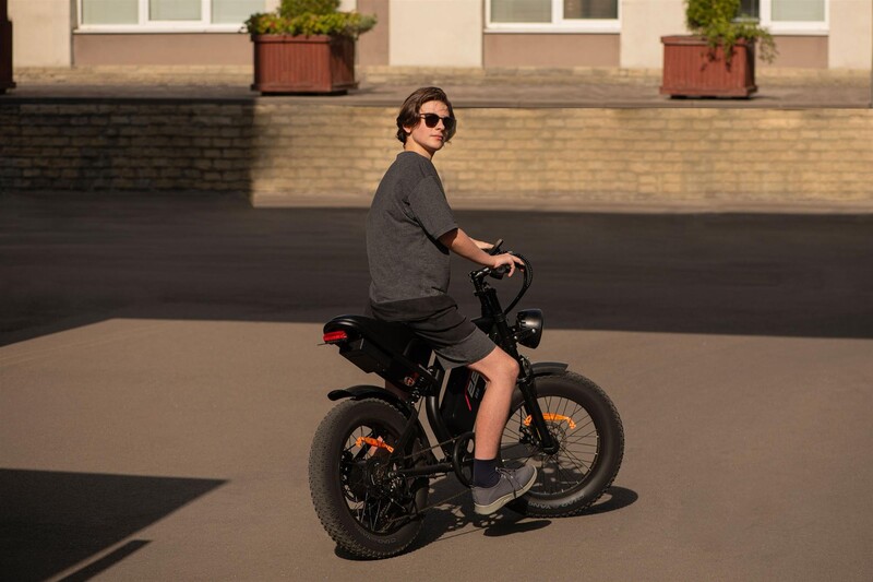 Електровелосипед 2E EB11 Black-Red