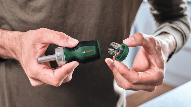 Отвертка Bosch с трещоткой, 6 насадок PZ1,PZ2,PH2,SL4,TX25,HEX5, рукоятка TPR (1.600.A03.2UZ)