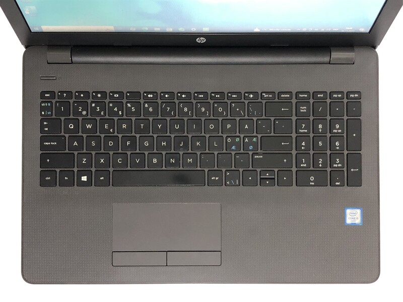 Ноутбук HP 250 G6 / 15.6" (1366x768) / i3-6006U / 8GB / 128GB SSD / Win10Pro - Б/у