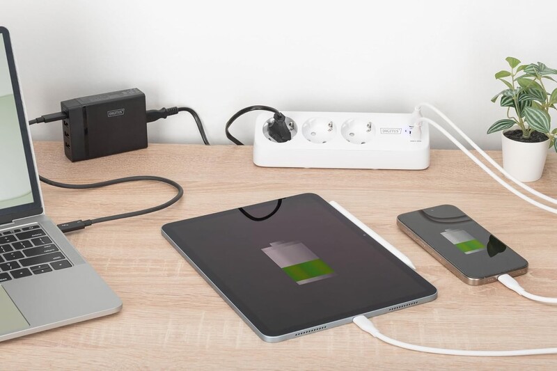 Фильтр питания Digitus DA-70626 3 розетки, 2 USB, USB-C, 1.5 м, White