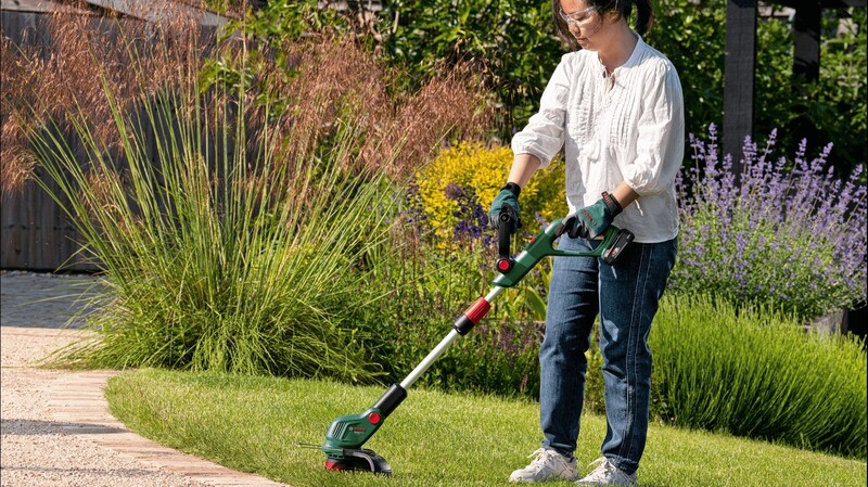 Триммер Bosch UniversalGrassCut 18V-26-500 (0.600.8C1.F00)